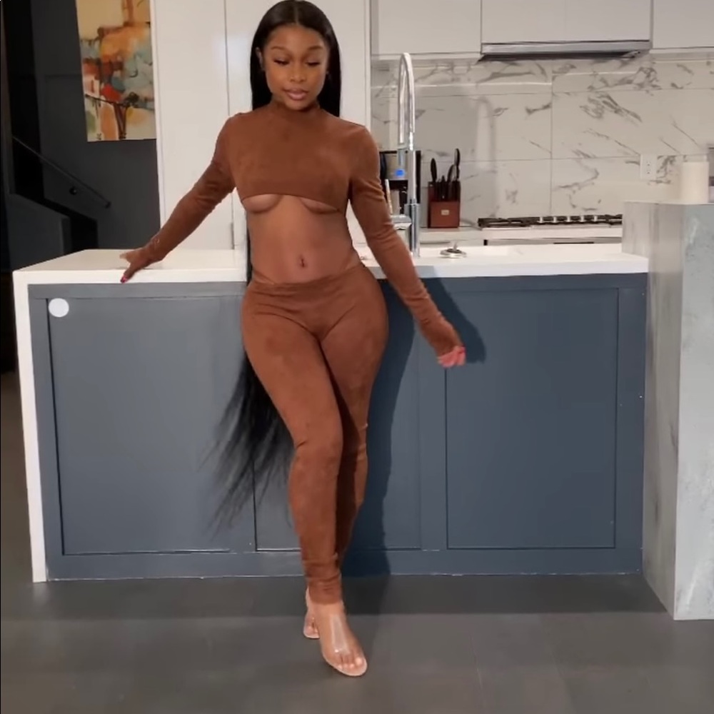 GSuwoo  jumpsuit size XL fits like a Medium:(